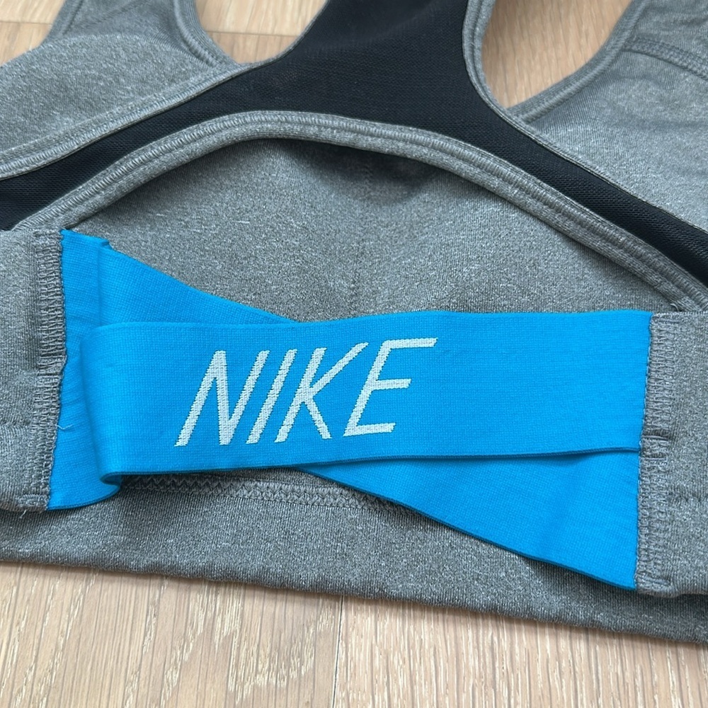 Nike Sports Bra Womens Workout Gym Running Tank Crop Top Athletic Athleisure - Picture 8 of 10
